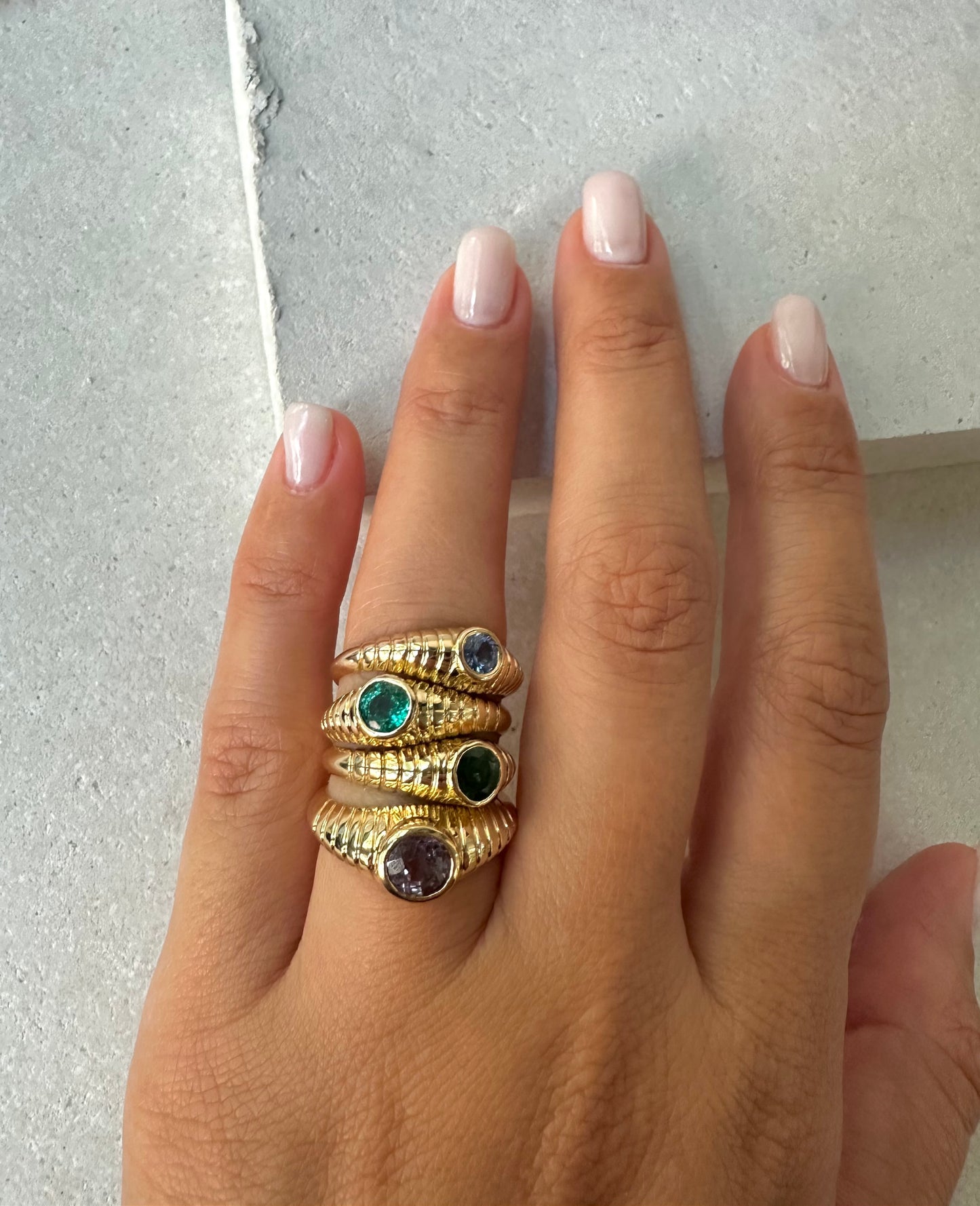 Mina Sapphire 18k gold ring - 4.3mm centre stone