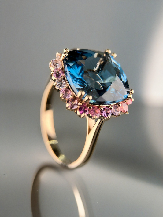 Magic London Blue Topaz ring 18K rose gold