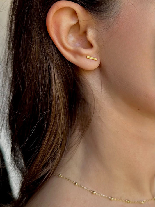 Bar Stud Earrings | 18 karat gold