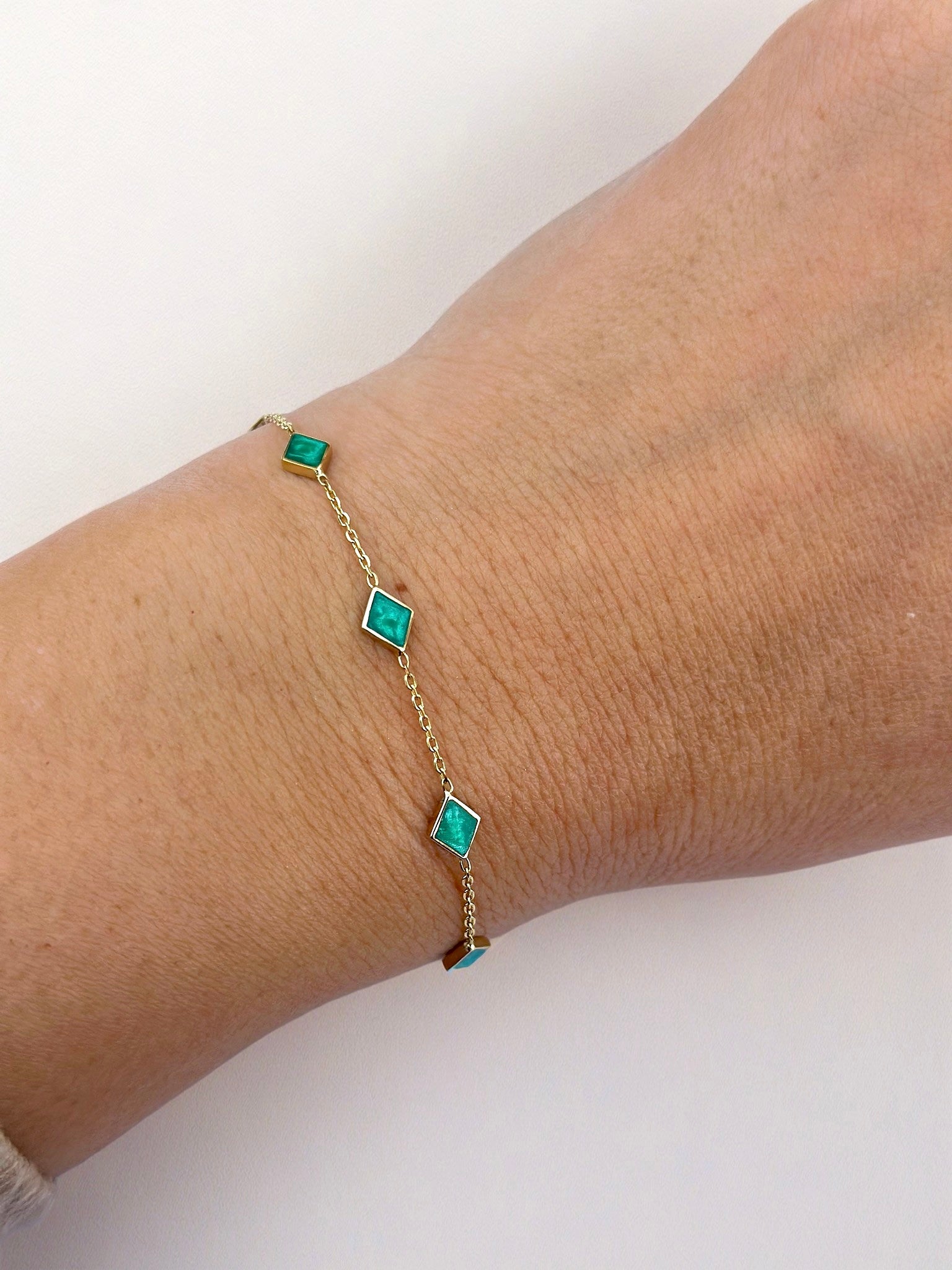 Handcrafted Rhombus Chain Bracelet, perfect for as an everyday bracelet and stacking. The dainty chain is adorned with 5 exquisite Rhombus charms, each featuring a hand-applied green malachite enamel finish. The bracelet is thoughtfully designed with an adjustable length, for a comfortable wear | Ella Creations Jewelry