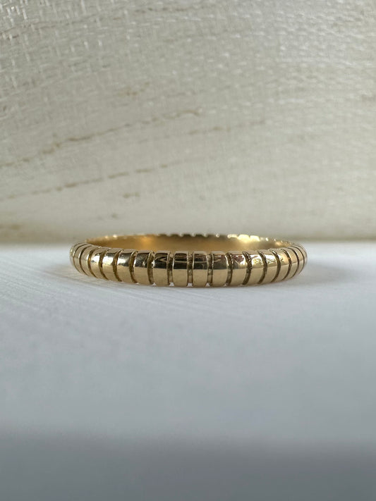 Elegant textured Ring, hand-crafted in 18 karat gold, and featuring a unique ribbed texture which adds a touch of elegance to this contemporary modernist ring. The band has a thickness of 2.5mm with an internal shank thickness of 1.5mm, making it ideal for a ring stack or as a thin wedding band. I offer customization on this band, you can chose to have it in Yellow, Rose or White gold.