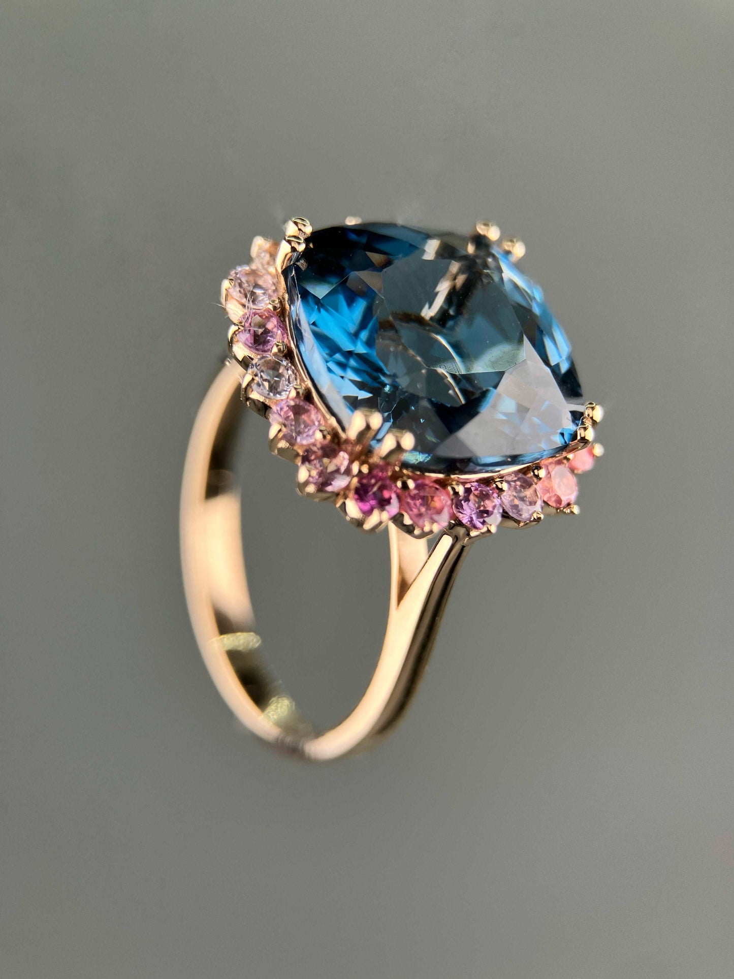 Magic London Blue Topaz ring 18Kt rose gold - Ella Creations Jewelry