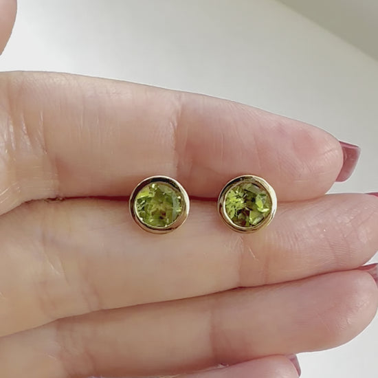 Peridot Earrings in 18k gold | 18k 