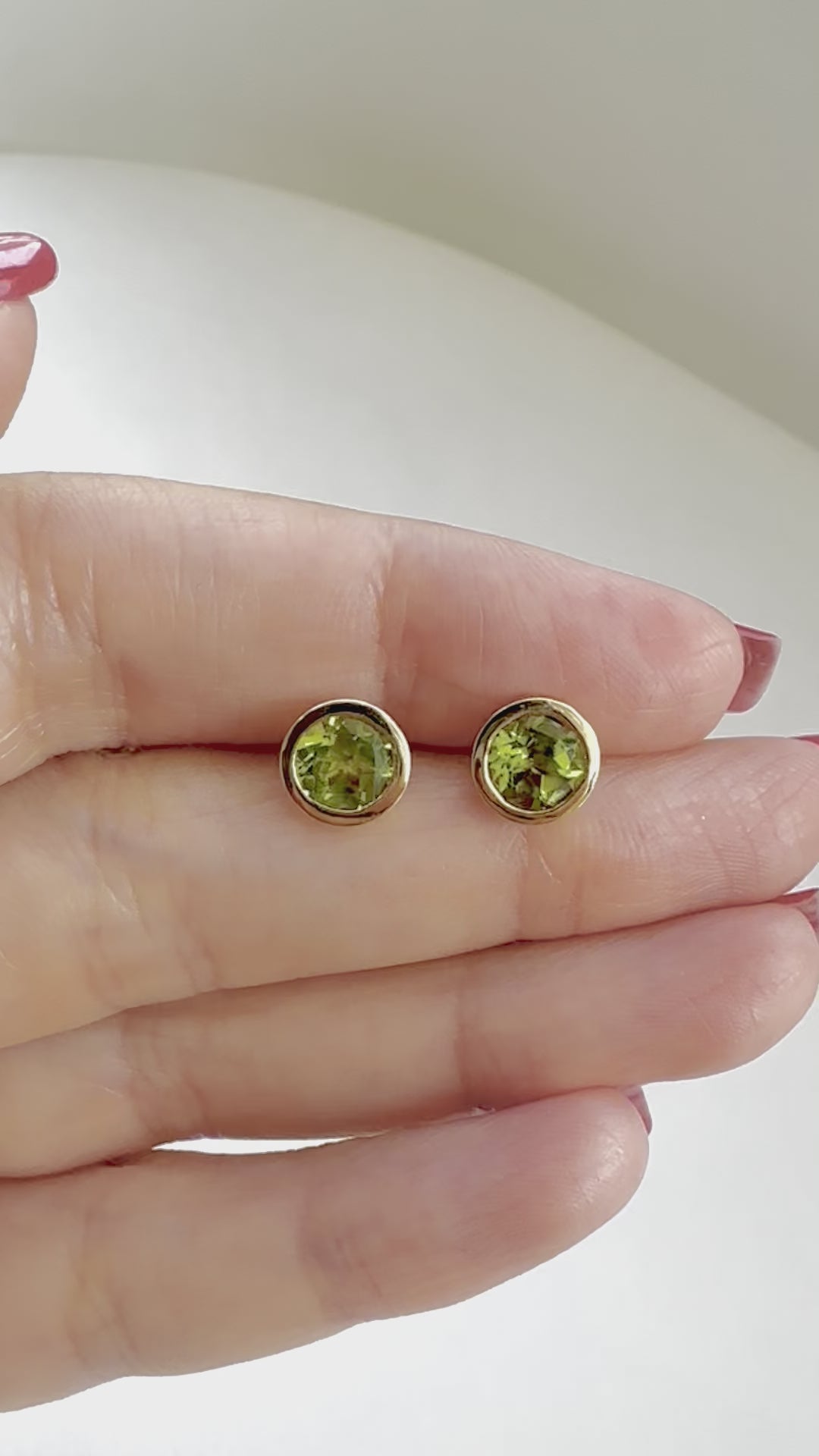 Peridot Earrings in 18k gold | 18k 